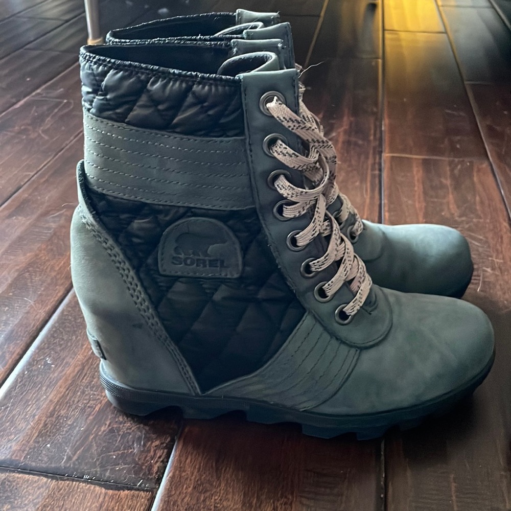 Sorel Quilted Lace-Up Ankle Boots in Olive Green